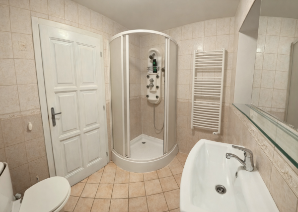 🔥 PRENÁJOM 4-IZBOVÉHO RODINNÉHO DOMU – NITRA, JANÍKOVCE 🏡