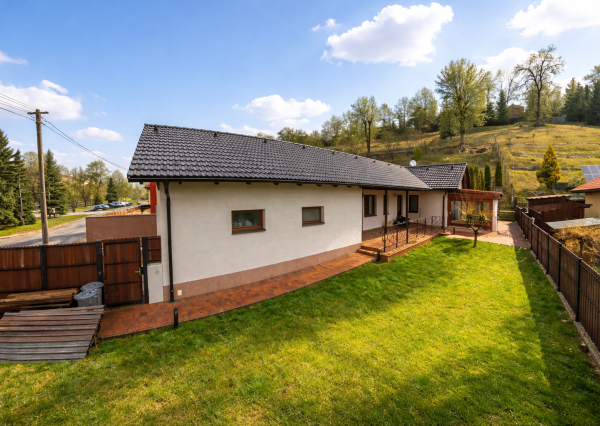 Solitér medzi nehnuteľnosťami: Luxusná rezidencia s kachľovou pecou