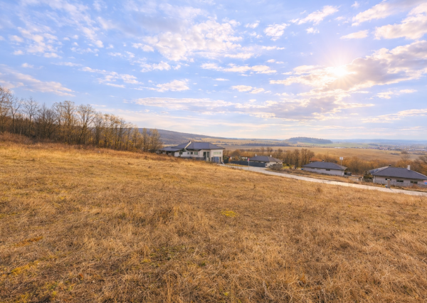 🏡 Stavebný pozemok 762 m² | Podhorany – Mechenice