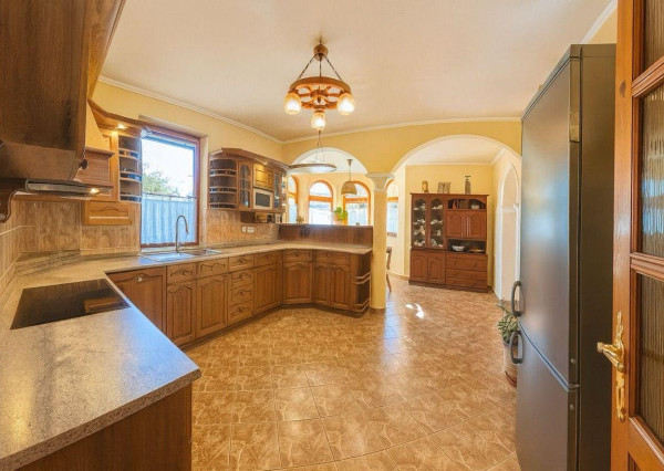 NA PREDAJ RD Pokojné bývanie s veľkým pozemkom a súkromím