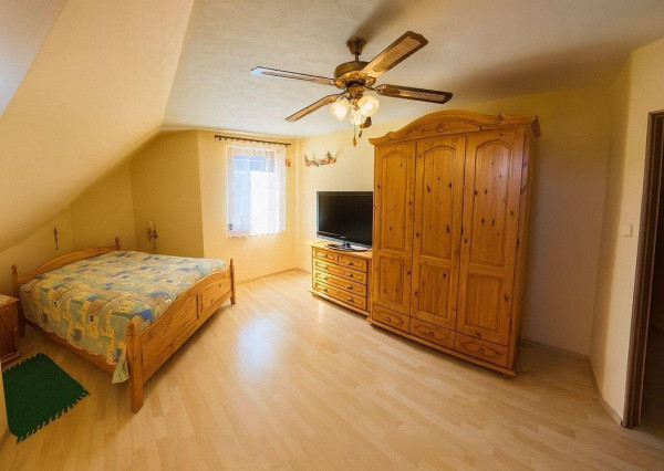 NA PREDAJ RD Pokojné bývanie s veľkým pozemkom a súkromím