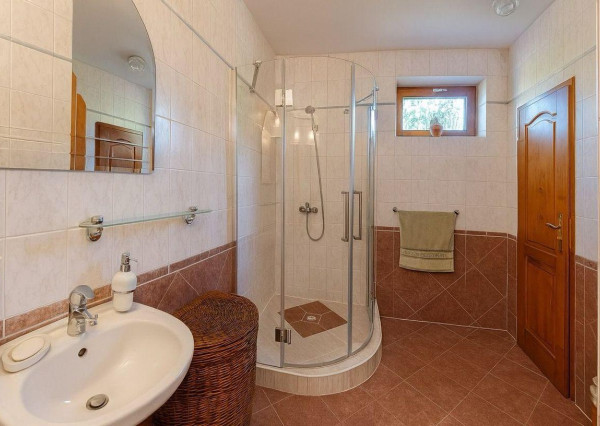 NA PREDAJ RD Pokojné bývanie s veľkým pozemkom a súkromím