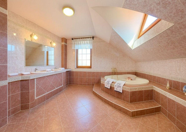 NA PREDAJ RD Pokojné bývanie s veľkým pozemkom a súkromím