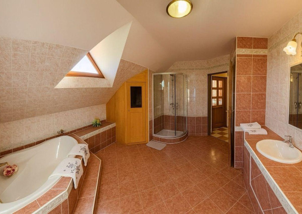 NA PREDAJ RD Pokojné bývanie s veľkým pozemkom a súkromím