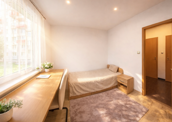 LEN U NÁS! -Prenájom 3,5-izbový byt-Nitra