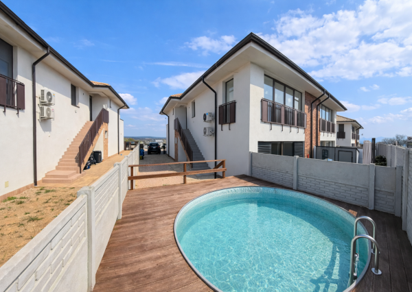 NADŠTANDARDNÝ 3-IZBOVÝ BYT S VLASTNÝM POZEMKOM PRI GOLFOVOM IHRISKU RED OAK – LUŽIANKY