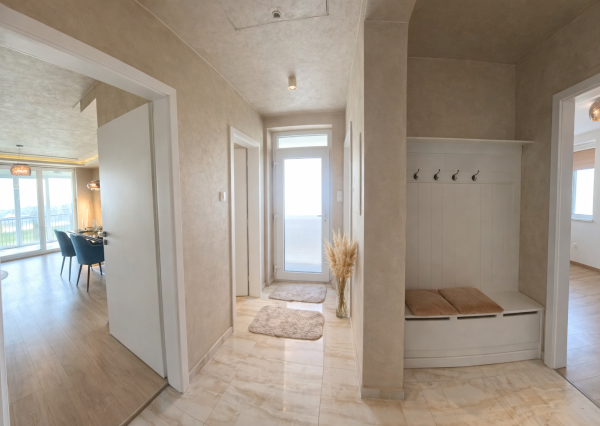 NADŠTANDARDNÝ 3-IZBOVÝ BYT S VLASTNÝM POZEMKOM PRI GOLFOVOM IHRISKU RED OAK – LUŽIANKY