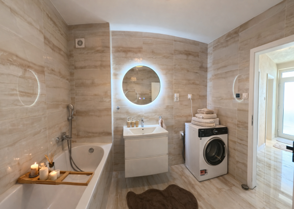 NADŠTANDARDNÝ 3-IZBOVÝ BYT S VLASTNÝM POZEMKOM PRI GOLFOVOM IHRISKU RED OAK – LUŽIANKY