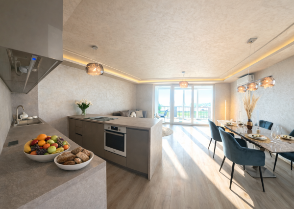 NADŠTANDARDNÝ 3-IZBOVÝ BYT S VLASTNÝM POZEMKOM PRI GOLFOVOM IHRISKU RED OAK – LUŽIANKY