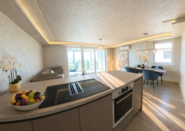 NADŠTANDARDNÝ 3-IZBOVÝ BYT S VLASTNÝM POZEMKOM PRI GOLFOVOM IHRISKU RED OAK – LUŽIANKY