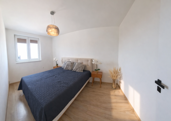 NADŠTANDARDNÝ 3-IZBOVÝ BYT S VLASTNÝM POZEMKOM PRI GOLFOVOM IHRISKU RED OAK – LUŽIANKY