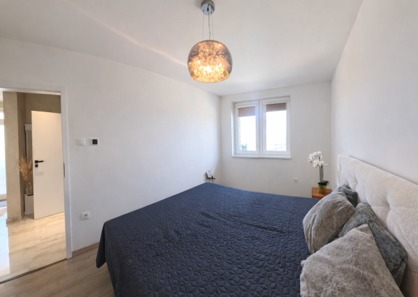 NADŠTANDARDNÝ 3-IZBOVÝ BYT S VLASTNÝM POZEMKOM PRI GOLFOVOM IHRISKU RED OAK – LUŽIANKY