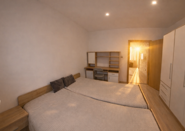 REZERVOVANÝ - LEN U NÁS! -Prenájom 3,5-izbový byt-Nitra