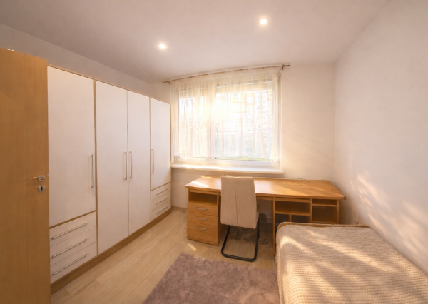 REZERVOVANÝ - LEN U NÁS! -Prenájom 3,5-izbový byt-Nitra