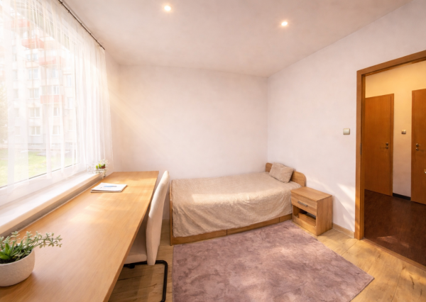 REZERVOVANÝ - LEN U NÁS! -Prenájom 3,5-izbový byt-Nitra