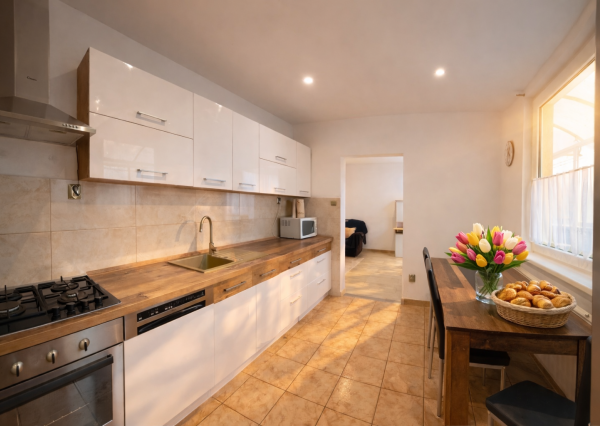 REZERVOVANÝ - LEN U NÁS! -Prenájom 3,5-izbový byt-Nitra