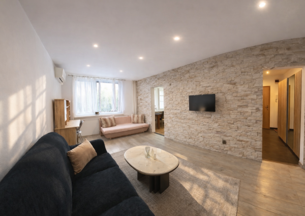 REZERVOVANÝ - LEN U NÁS! -Prenájom 3,5-izbový byt-Nitra