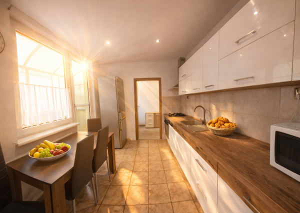 REZERVOVANÝ - LEN U NÁS! -Prenájom 3,5-izbový byt-Nitra