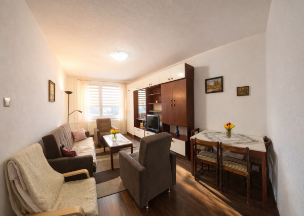 Exkluzívne iba u nás: 2-izbový byt s balkónom a klimatizáciou – Nitra, Klokočina (Baničova ulica)