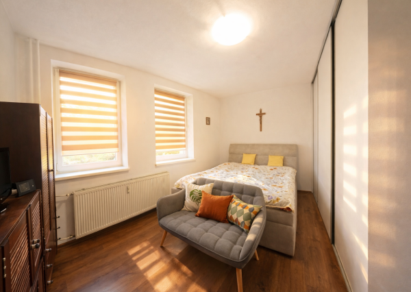 Exkluzívne iba u nás: 2-izbový byt s balkónom a klimatizáciou – Nitra, Klokočina (Baničova ulica)