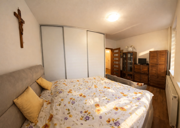 Exkluzívne iba u nás: 2-izbový byt s balkónom a klimatizáciou – Nitra, Klokočina (Baničova ulica)