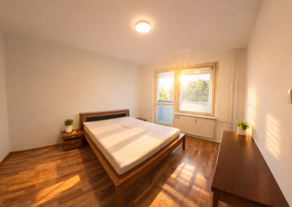 1-IZBOVÝ BYT S LOGGIOU NA KLOKOČINE V NITRE – PETZWALOVA ULICA