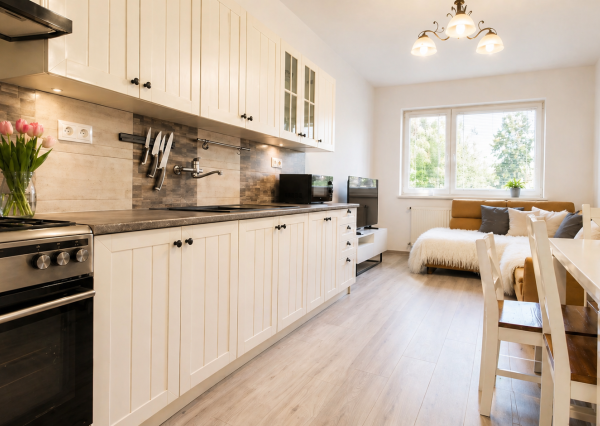 EXKLUZÍVNE – 2-izbový zariadený,bezbariérový byt s parkovaním, pivnicou a klimatizáciou