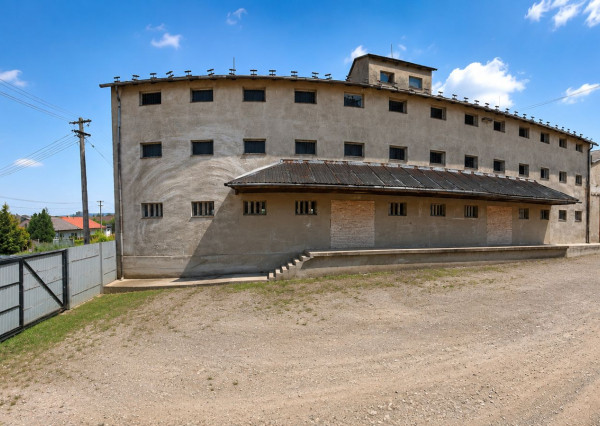 Jedinečný industriálny priestor: Na predaj historická sýpka na bývanie i podnikanie