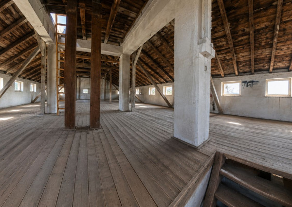 Jedinečný industriálny priestor: Na predaj historická sýpka na bývanie i podnikanie
