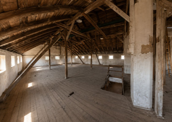 Jedinečný industriálny priestor: Na predaj historická sýpka na bývanie i podnikanie
