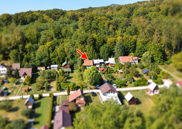 Chata s celoročným využitím a terasou | Bojná | pozemok 399 m²