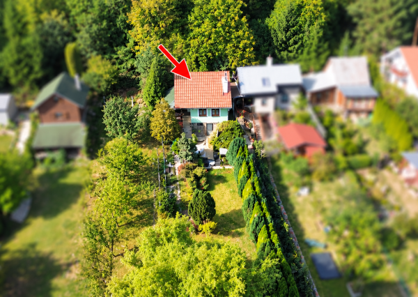 Chata s celoročným využitím a terasou | Bojná | pozemok 399 m²