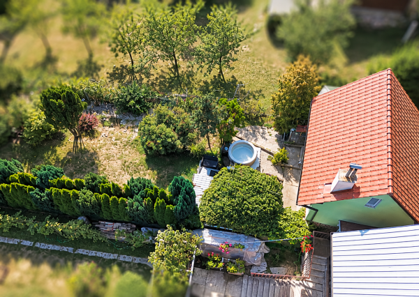 Chata s celoročným využitím a terasou | Bojná | pozemok 399 m²