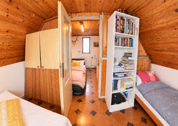 Chata s celoročným využitím a terasou | Bojná | pozemok 399 m²