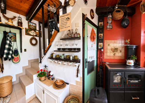 Chata s celoročným využitím a terasou | Bojná | pozemok 399 m²
