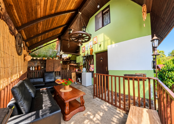Chata s celoročným využitím a terasou | Bojná | pozemok 399 m²