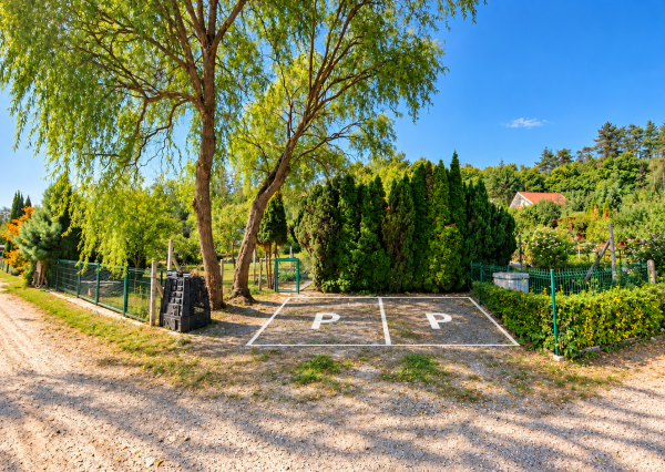 Chata s celoročným využitím a terasou | Bojná | pozemok 399 m²