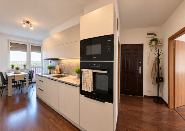 NA PREDAJ | Priestranný 3-izbový byt 73 m² + balkón + 16 m² pivnica | Nitra – Klokočinačina
