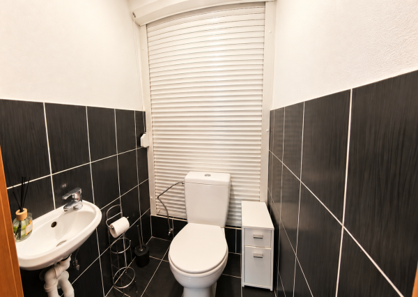 NA PREDAJ | Priestranný 3-izbový byt 73 m² + balkón + 16 m² pivnica | Nitra – Klokočinačina