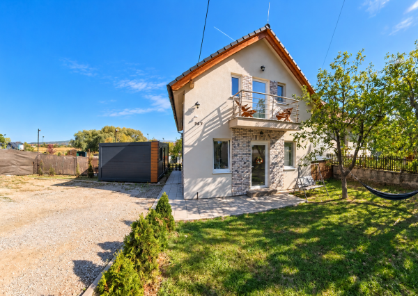 5-izbový RD s fotovoltaikou a samostatnou kanceláriou