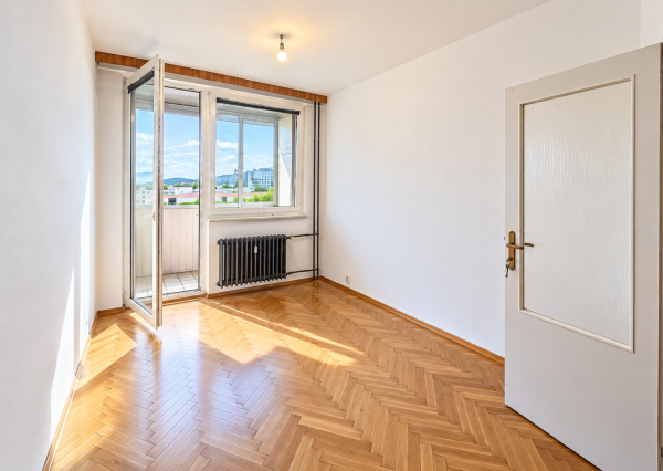 Priestranný 2-izbový byt – Nitra, Chrenová