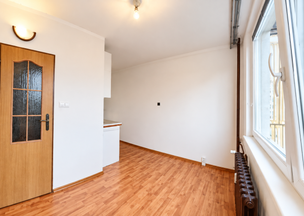 Priestranný 2-izbový byt – Nitra, Chrenová