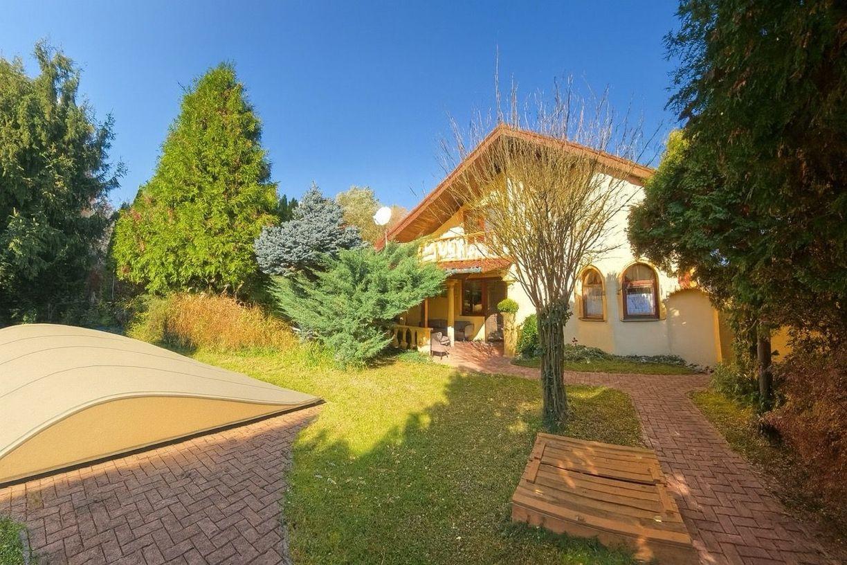 RODINNÁ  USADLOSŤ PRÍLEPY