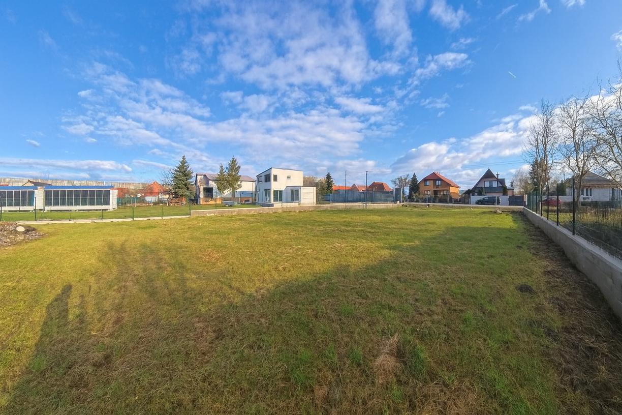  Na predaj stavebný pozemok 1022 m² – Tesárske Mlyňany 