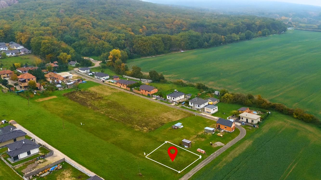  Na predaj slnečný stavebný pozemok s výhľadom na hrad Gýmeš