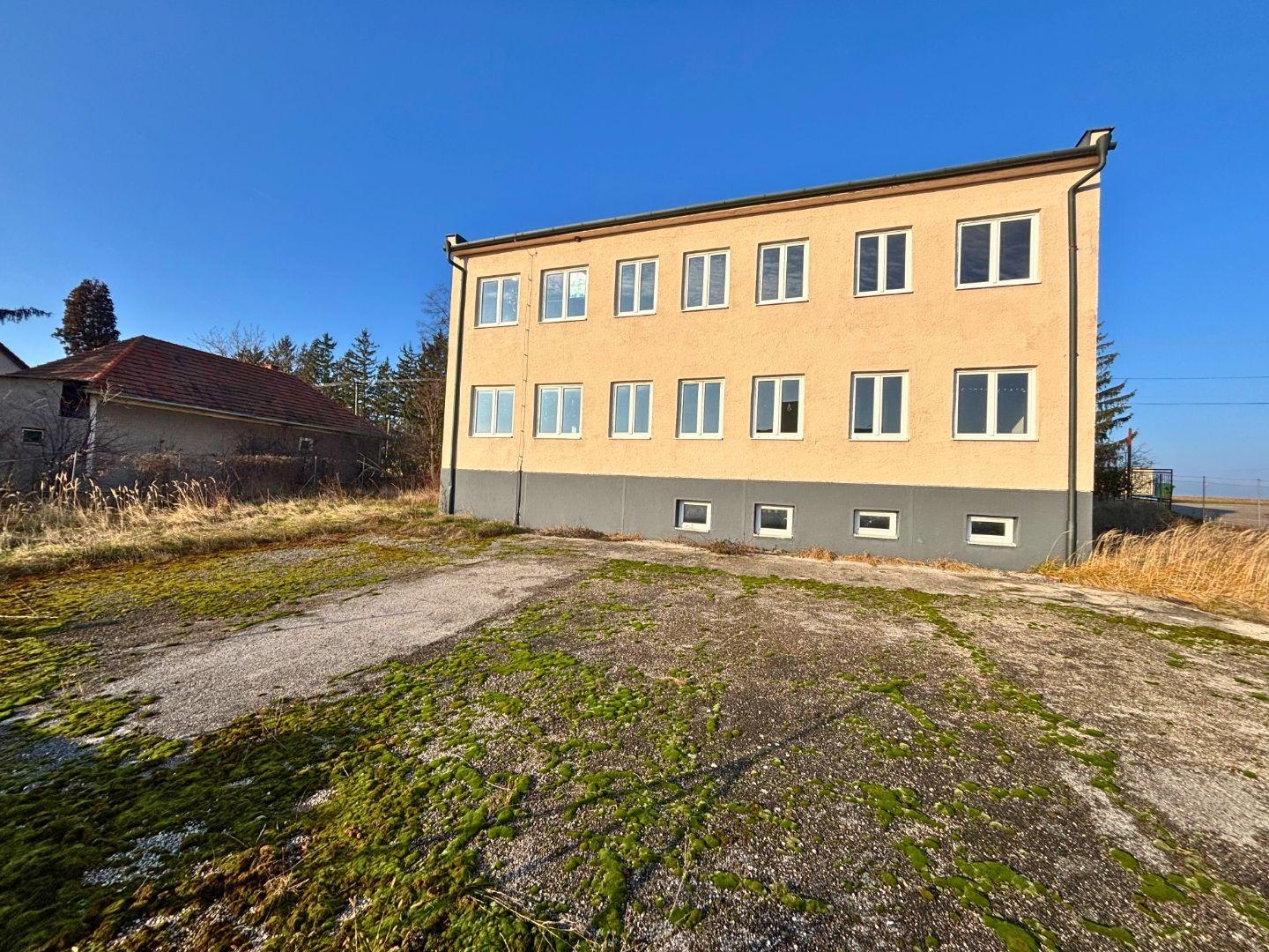 INVESTIČNÁ PRÍLEŽITOSŤ – Murovaná budova s možnosťou prestavby na bytový dom