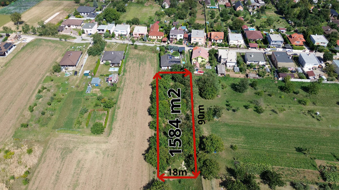 Na predaj veľký stavebný pozemok pre 1–4 rodinné domy – Veľké Zálužie 