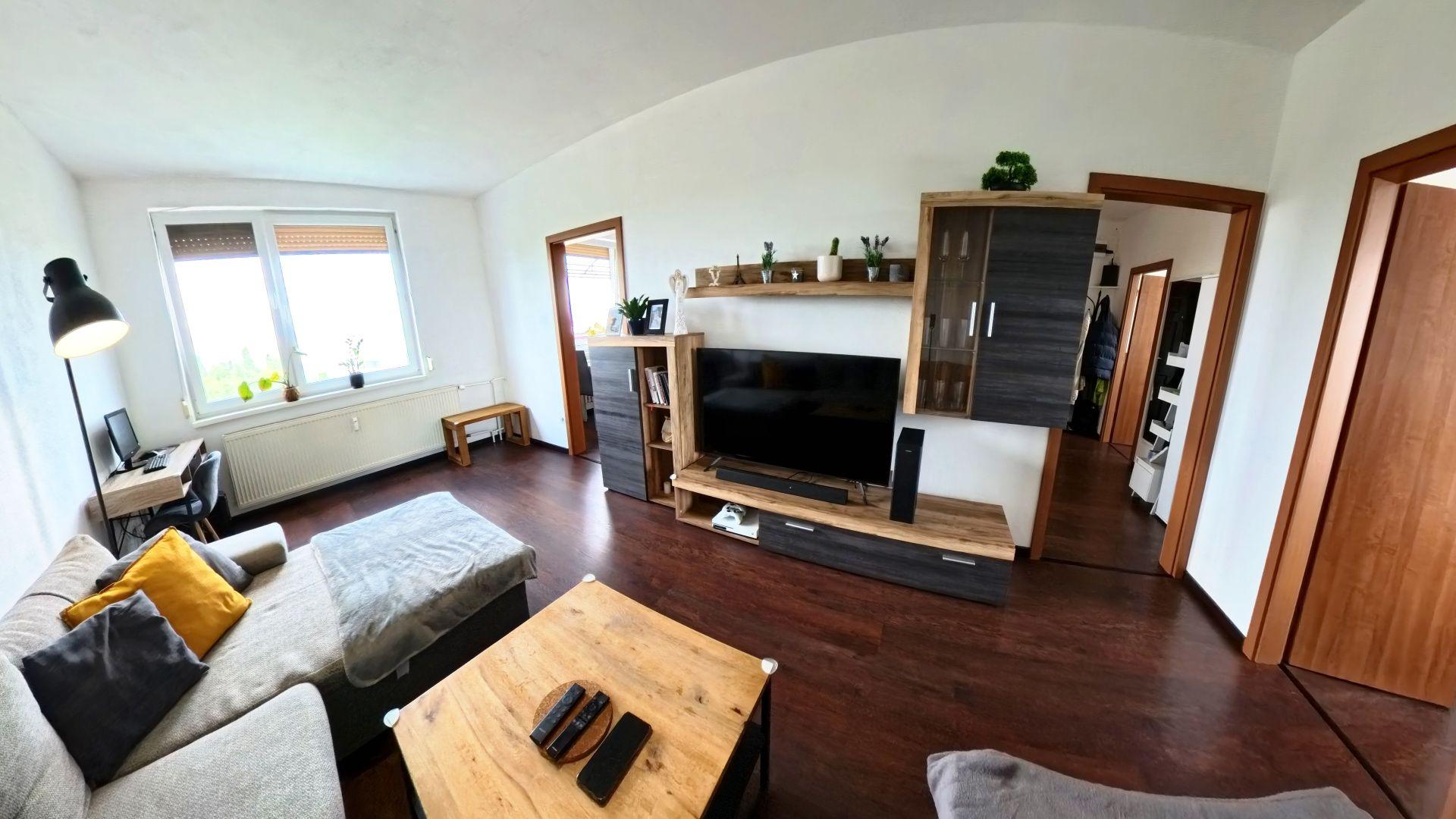 NA PREDAJ | Priestranný 3-izbový byt 73 m² + balkón + 16 m² pivnica | Nitra – Klokočinačina